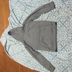 Youth boys Jordan therma-fit hoodie size large